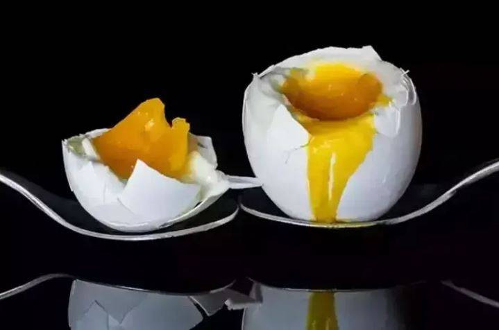 Ağda, ip ve cımbızı unutun! Bir kaşıkla tüyleri yok edin - Resim: 40